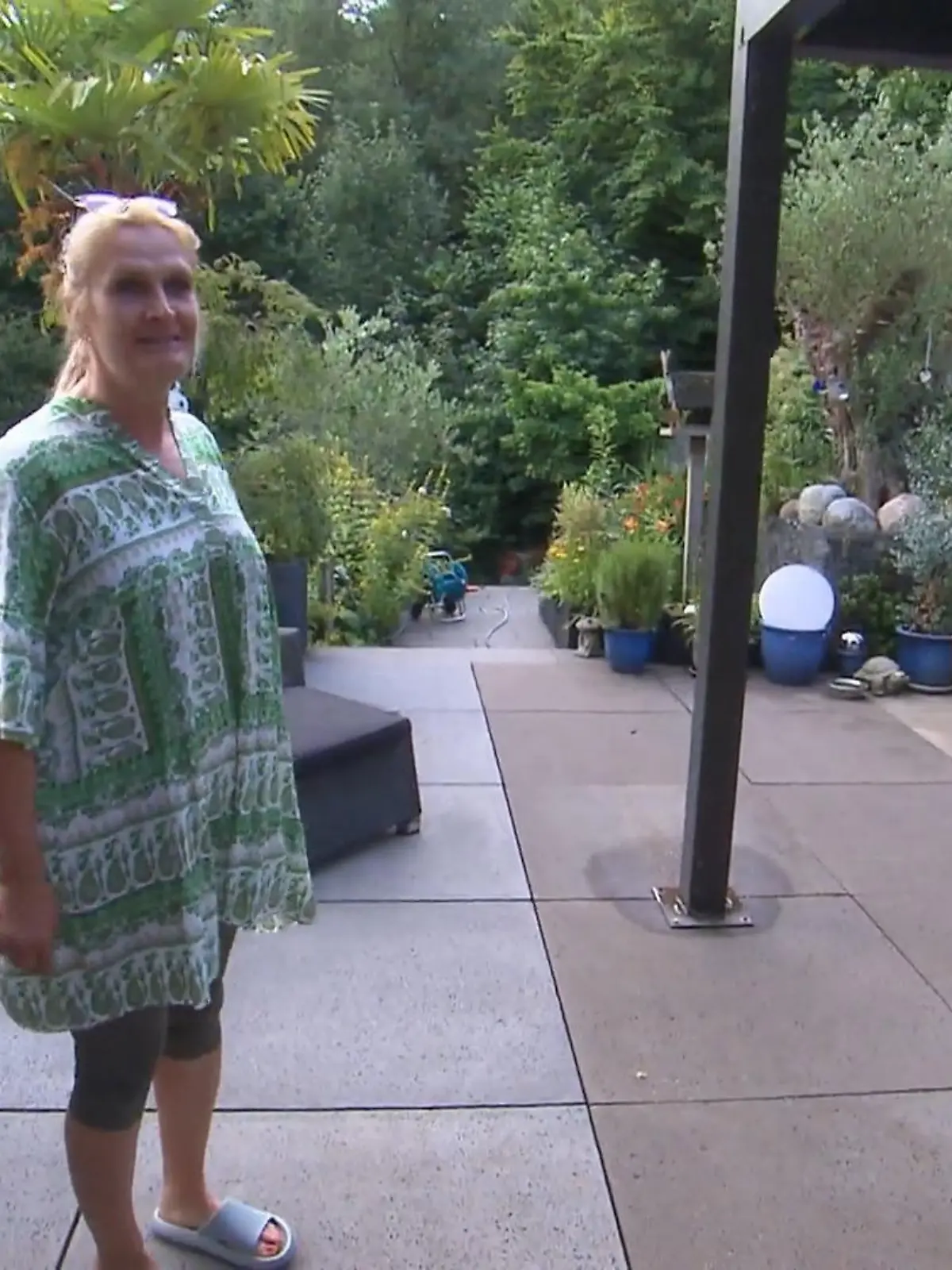 Bild zu: "Kräuterhexe Barbara zeigt ihre Outdoor-Küche"
