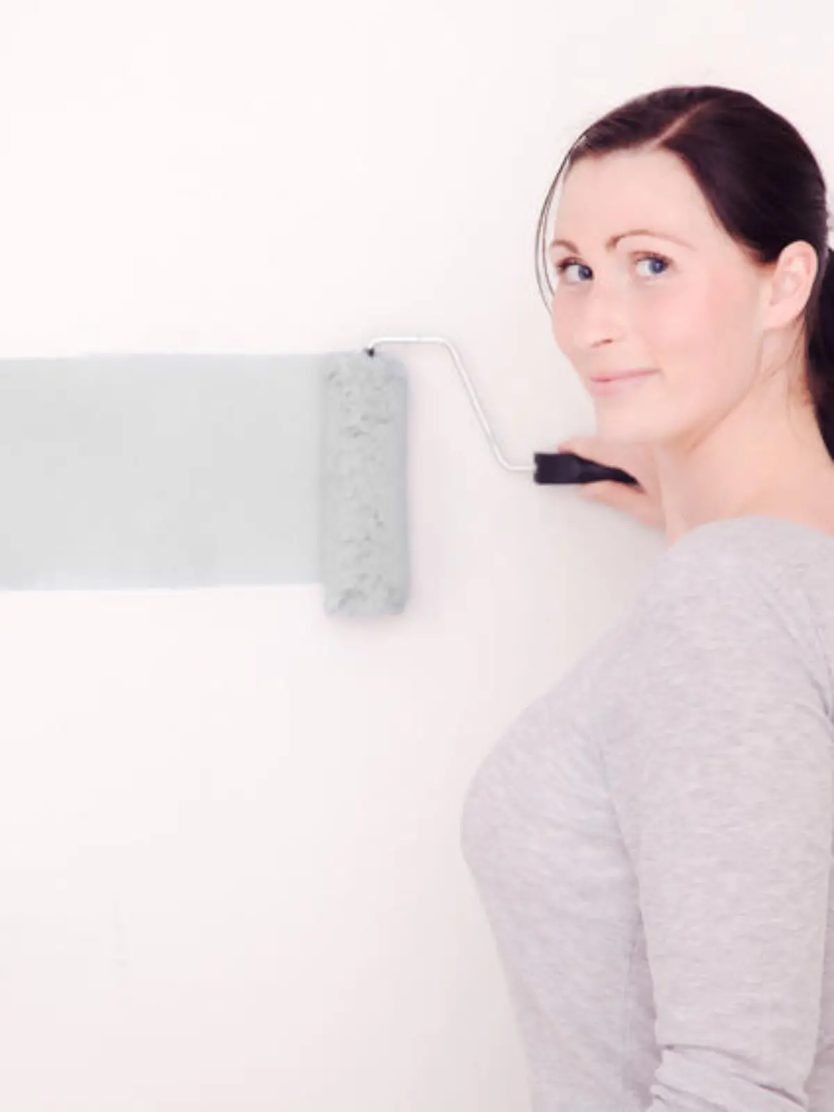 frau malerrolle dekorieren wohnung wohnen malern Fotolia 31390242 S.jpg