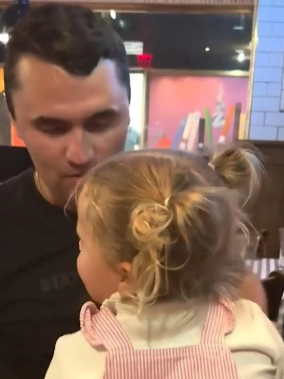 Bild zu: "Charlie Kirk als liebevoller Papa! Witwe teilt ihre "liebste Liebesgeschichte""