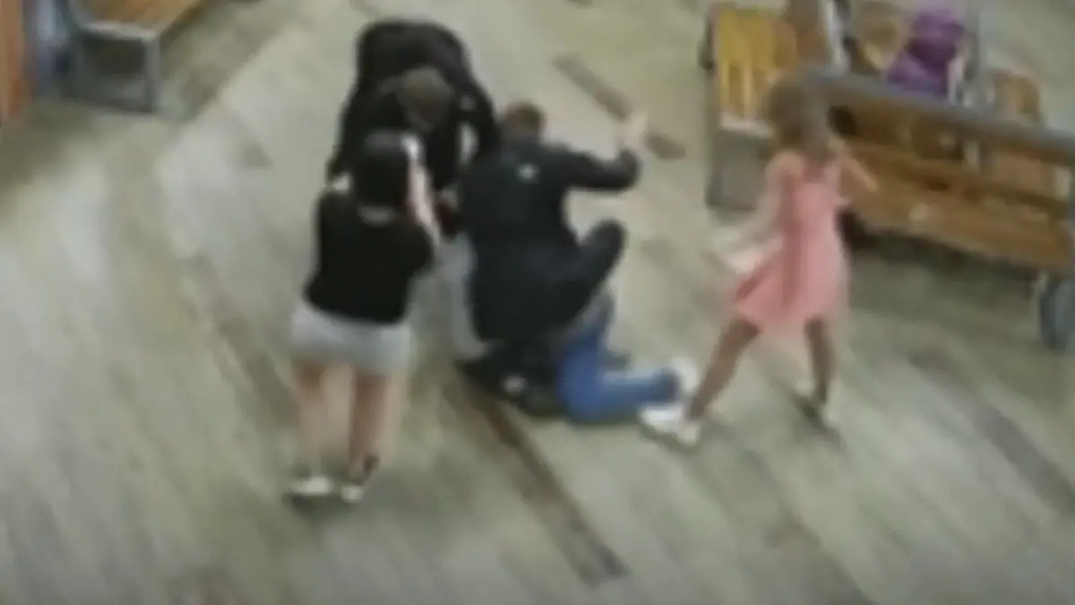 Nach Prügel-Attacke in Kinderparadies! DIESE Strafe wartet auf die „Porno-Zwillinge“ Russische Staatsanwaltschaft forderte Gefängnis