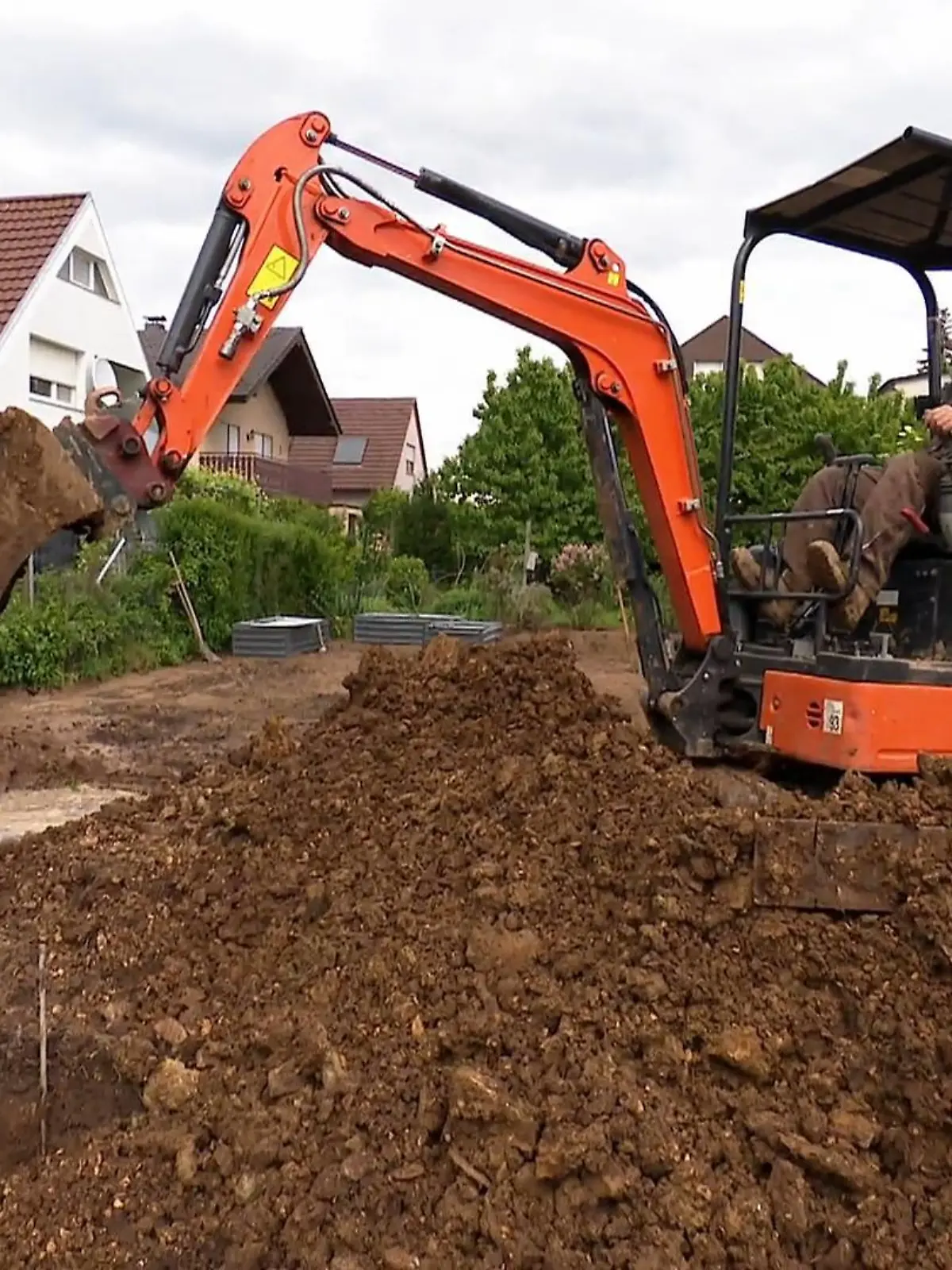 Bild zu: "Voller Einsatz auf der Baustelle"