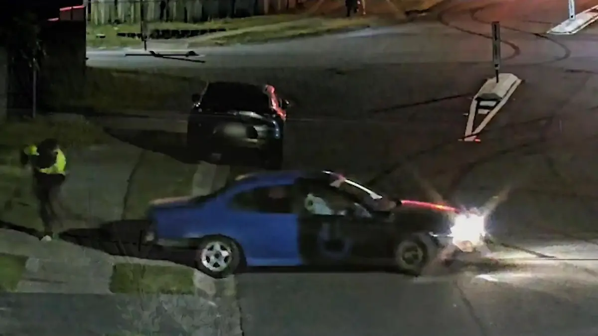 Rowdy klaut Omas Tor – Polizei jagt Smiley-Ford auf Abwegen Wenn Vorstadtidylle eskaliert