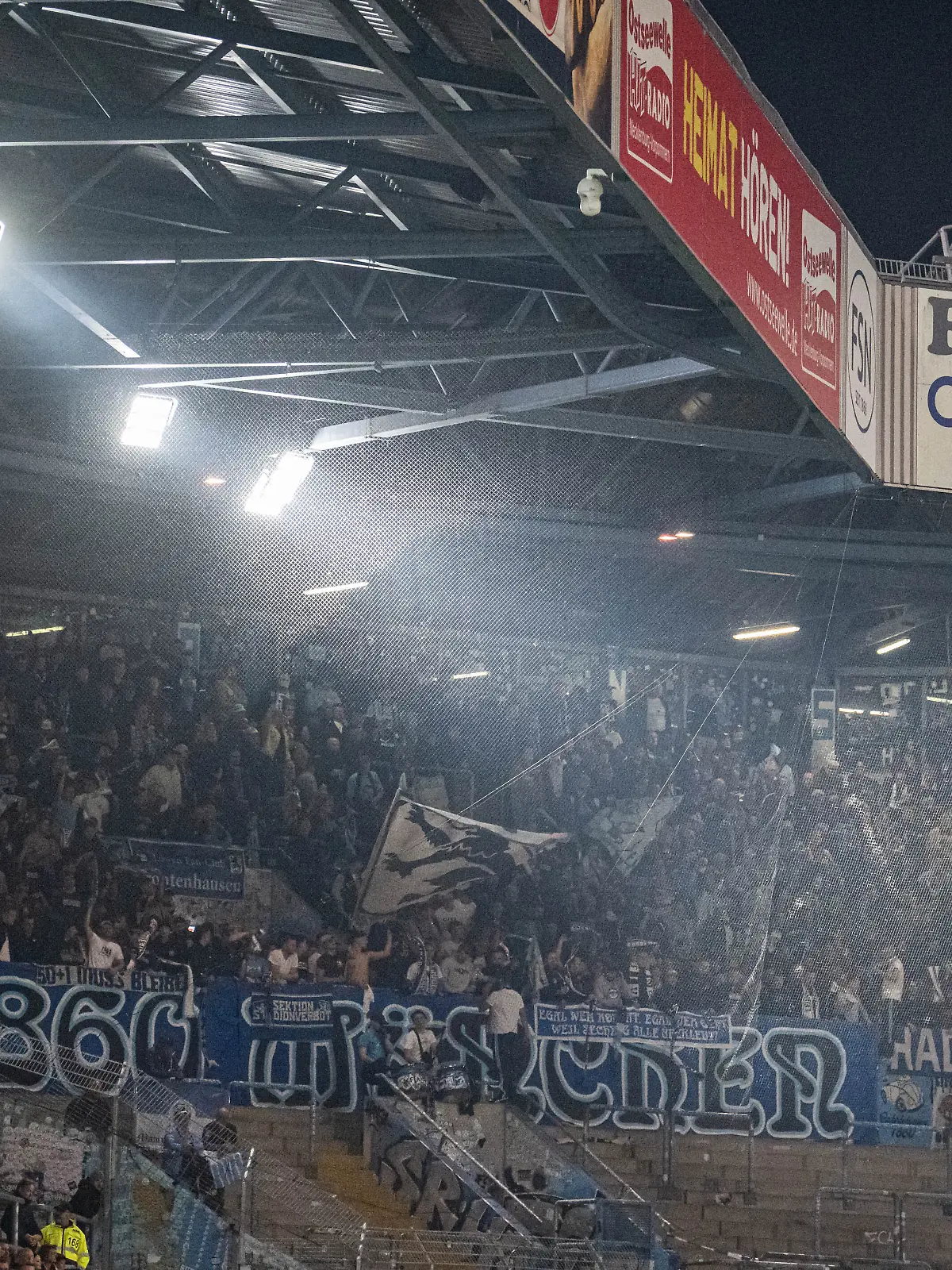 Rostock, Deutschland 17. September 2025: 3. Liga - 2025/2026 - FC Hansa Rostock vs. TSV 1860 München Im Bild: Fankurve von 1860