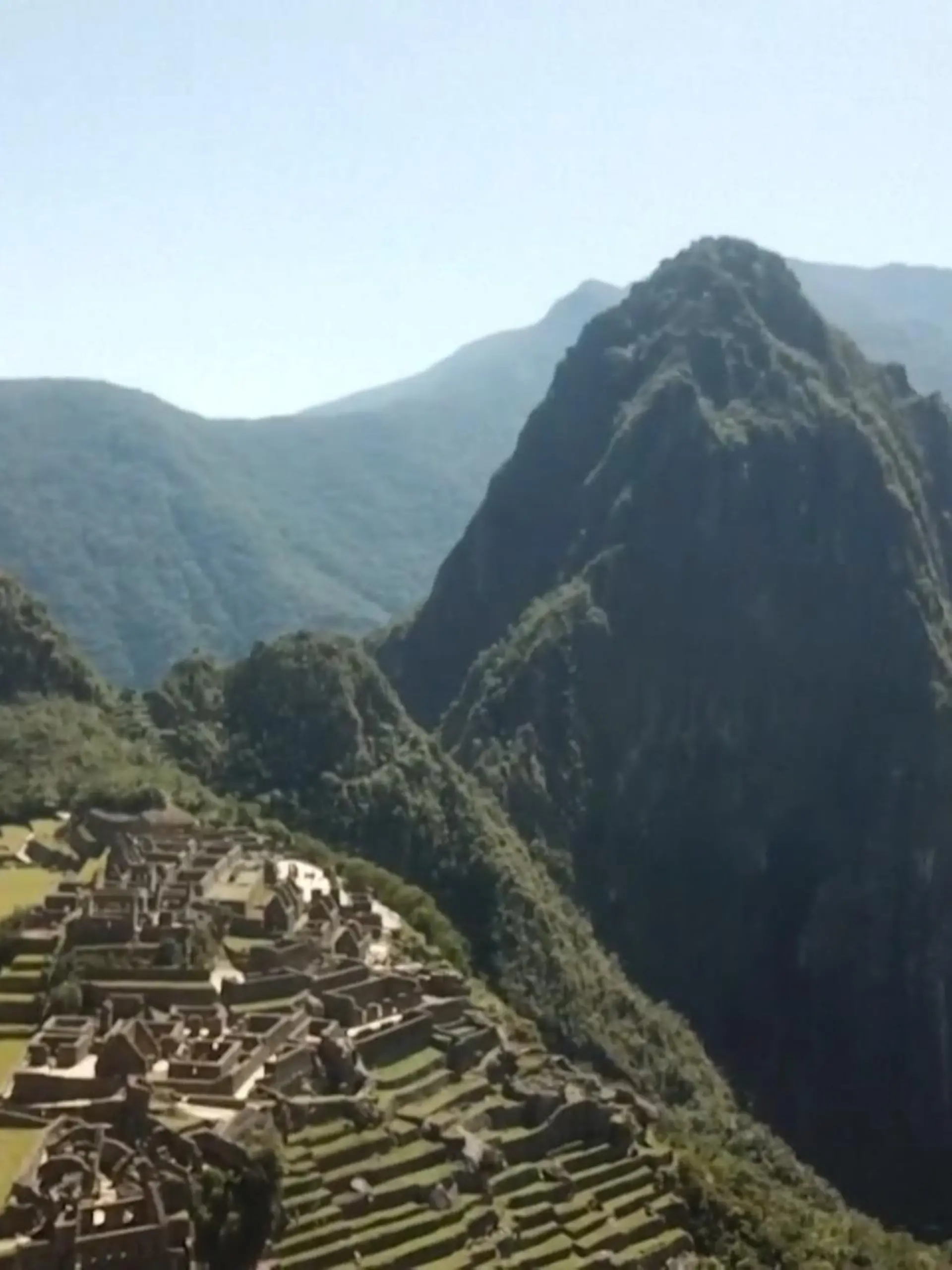 Bild zu: "Hunderte Touristen sitzen fest! Ist Machu Picchu bald kein Weltwunder mehr? "