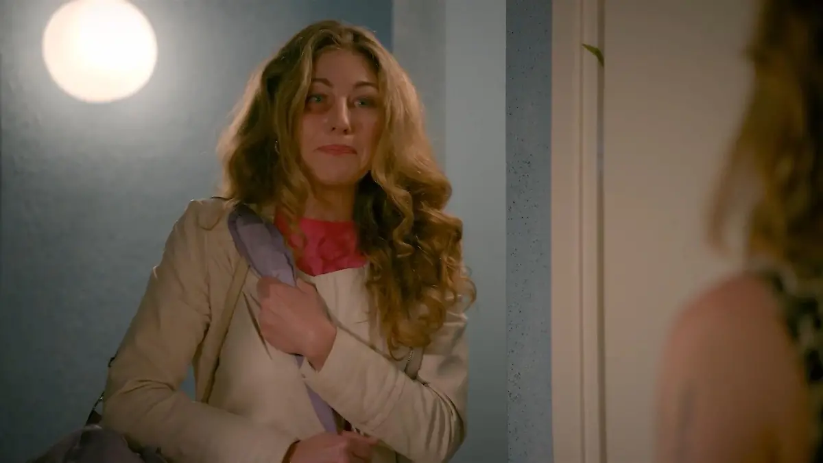 AWZ-Folge vom 01.10.25 auf RTL+: Peggy ist in ihrer Not zu Daniela geflohen