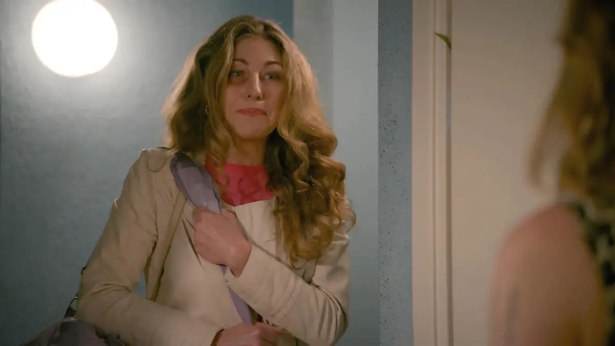 AWZ-Folge vom 01.10.25 auf RTL+: Peggy ist in ihrer Not zu Daniela geflohen