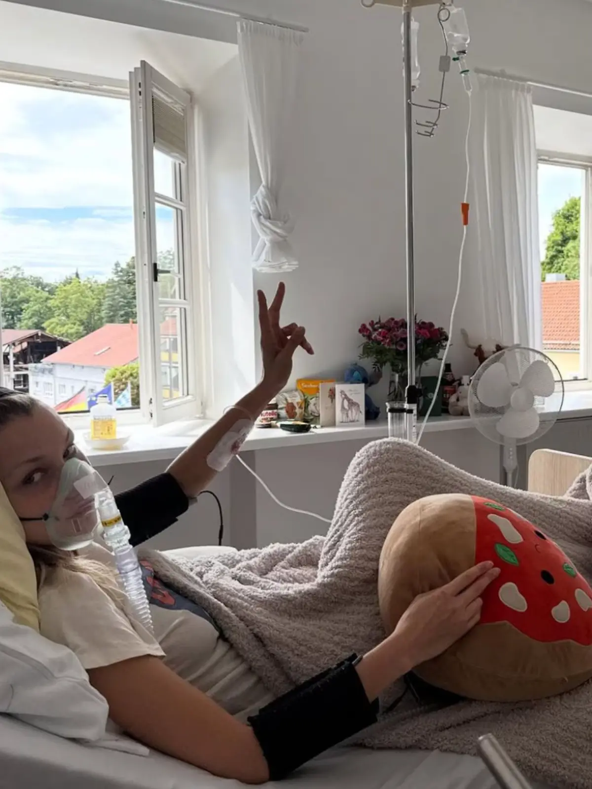 Bella Hadid teilt Fotos aus dem Krankenhaus. 