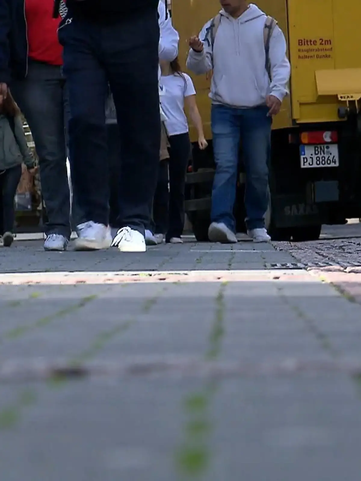 Bild zu: "Ängste-Studie: RTL WEST fragt in Bonn nach"