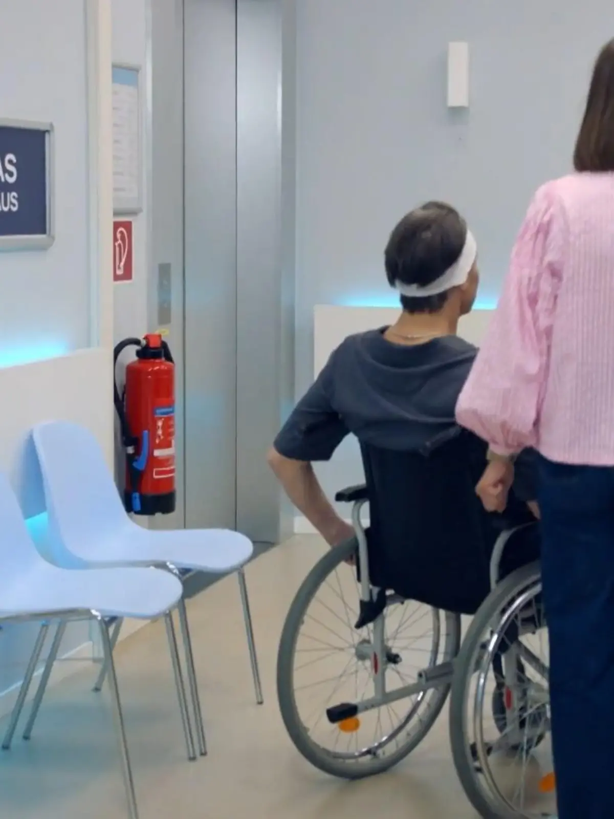 Bild zu: "Jo Gerner sieht seine Erzfeindin Zoe im Krankenhaus wieder"