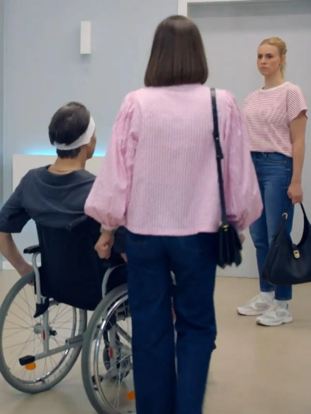 Bild zu: "Jo Gerner trifft im Krankenhaus auf Erzfeindin Zoe"
