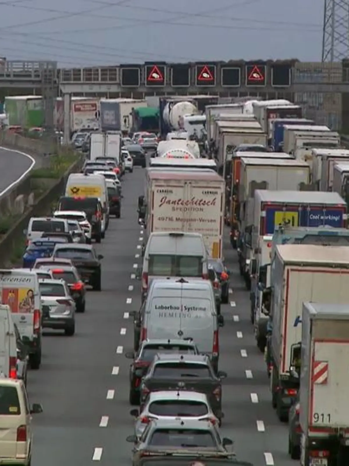 Bild zu: "Drohen bald noch mehr Staus in NRW?"