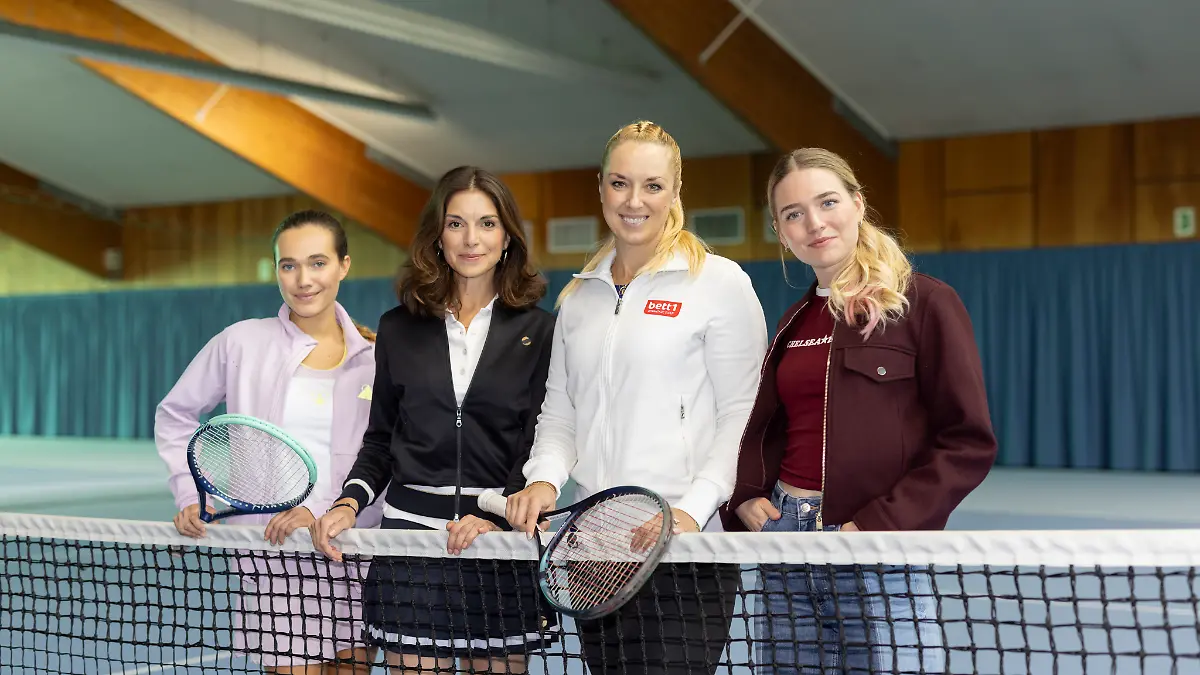 Sabine Lisicki mit den AWZ-Stars. 