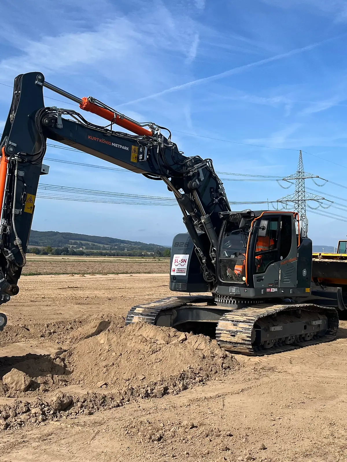 Die Bagger rollen auch im Süden von Niedersachsen. Hier soll die Suedlink-Trasse Richtung Baden-Württemberg und Bayern entstehen. 
