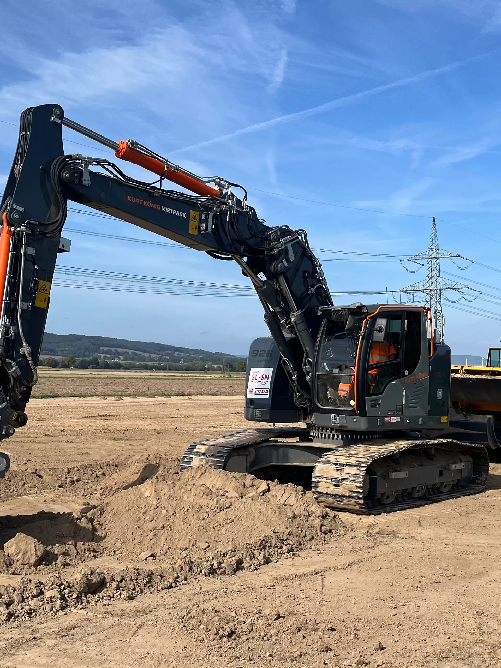 Die Bagger rollen auch im Süden von Niedersachsen. Hier soll die Suedlink-Trasse Richtung Baden-Württemberg und Bayern entstehen. 