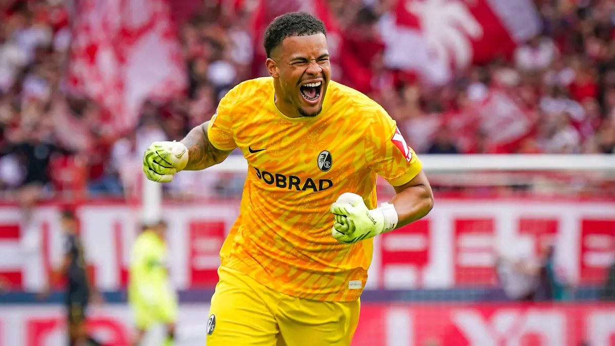Noah Atubolu freut sich auf die Europa League: RTL überträgt das Spiel SC Freiburg gegen FC Basel LIVE in Free-TV und Stream
