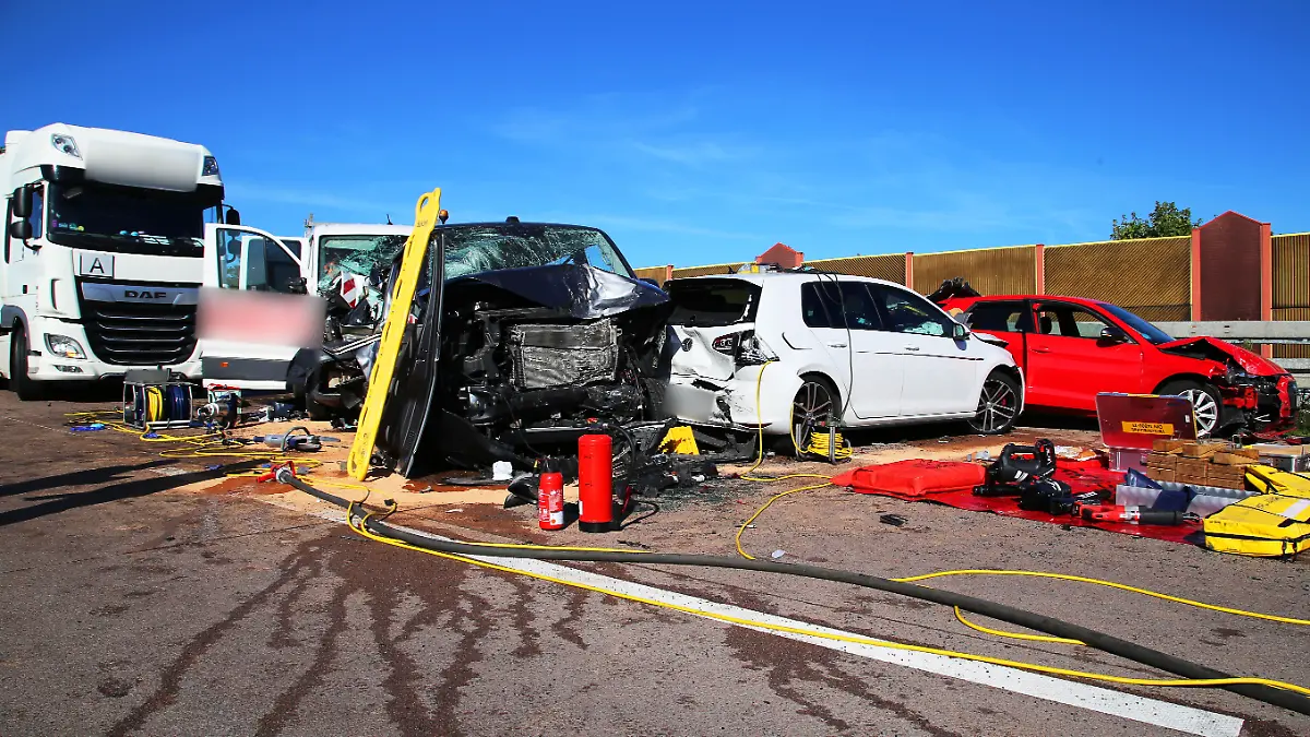 Massen-Unfall auf der A9 bei Leipzig 