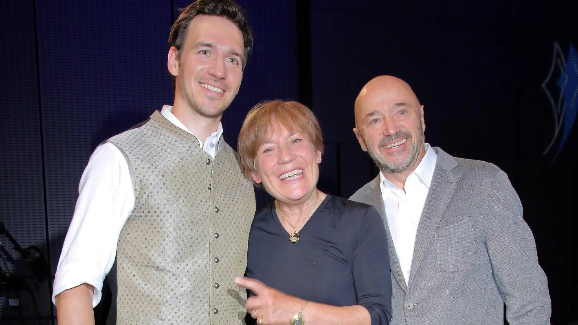 Bayerischer Sportpreis 13.07.2019 Felix Neureuther mit Eltern Rosa Katharina - Rosi - Mittermaier und Christian Neureuther bei der Verleihung des Bayerischer Sportpreis in der BMW-Welt, Lerchenauer Strasse, Am Olympiapark, Muenchen - 13.07.2019 - *** Bavarian Sports Award 13 07 2019 Felix Neureuther with parents Rosa Katharina Rosi Mittermaier and Christian Neureuther at the Bavarian Sports Award ceremony in BMW Welt, Lerchenauer Strasse, Am Olympiapark, Munich 13 07 2019