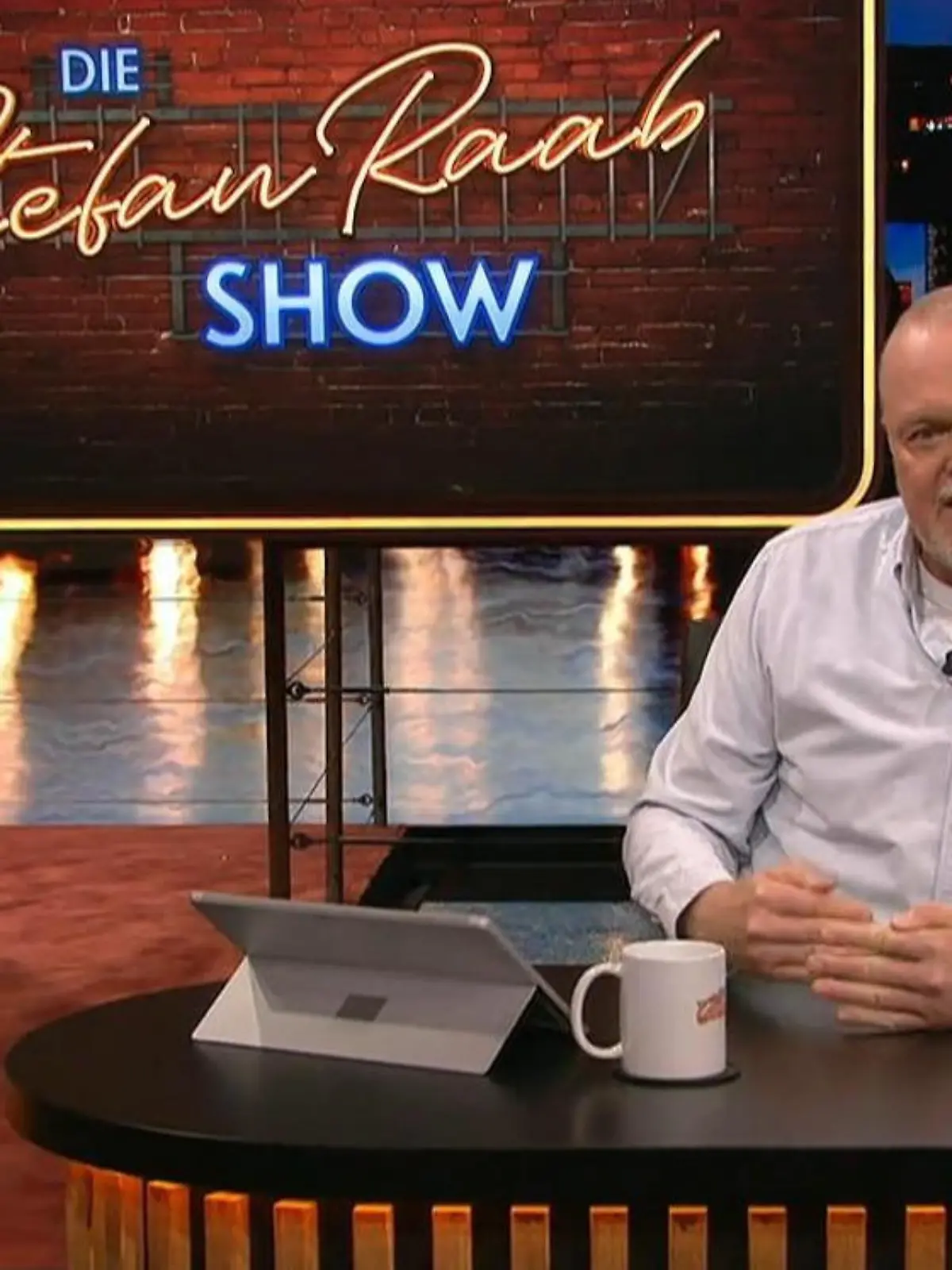 Bild zu: "Stefan Raab verschenkt Sendezeit"