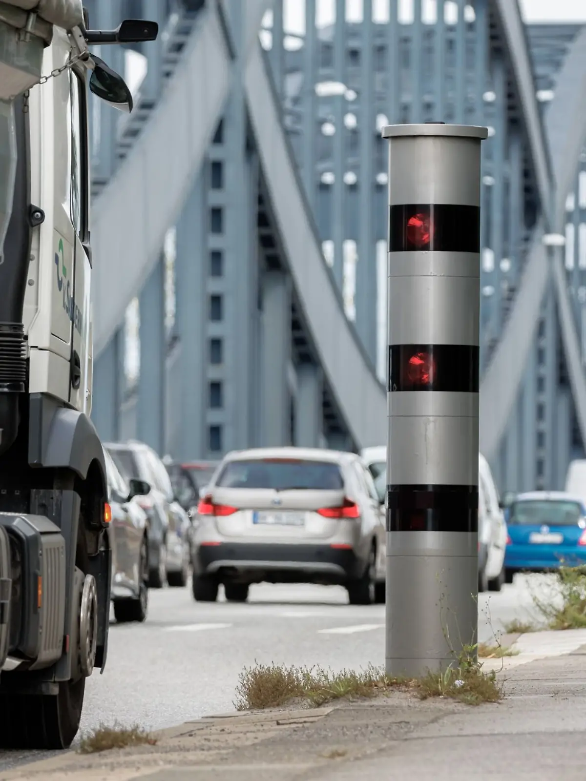 Bild zu: "Bundesländer wollen Blitzer-Apps verbieten"