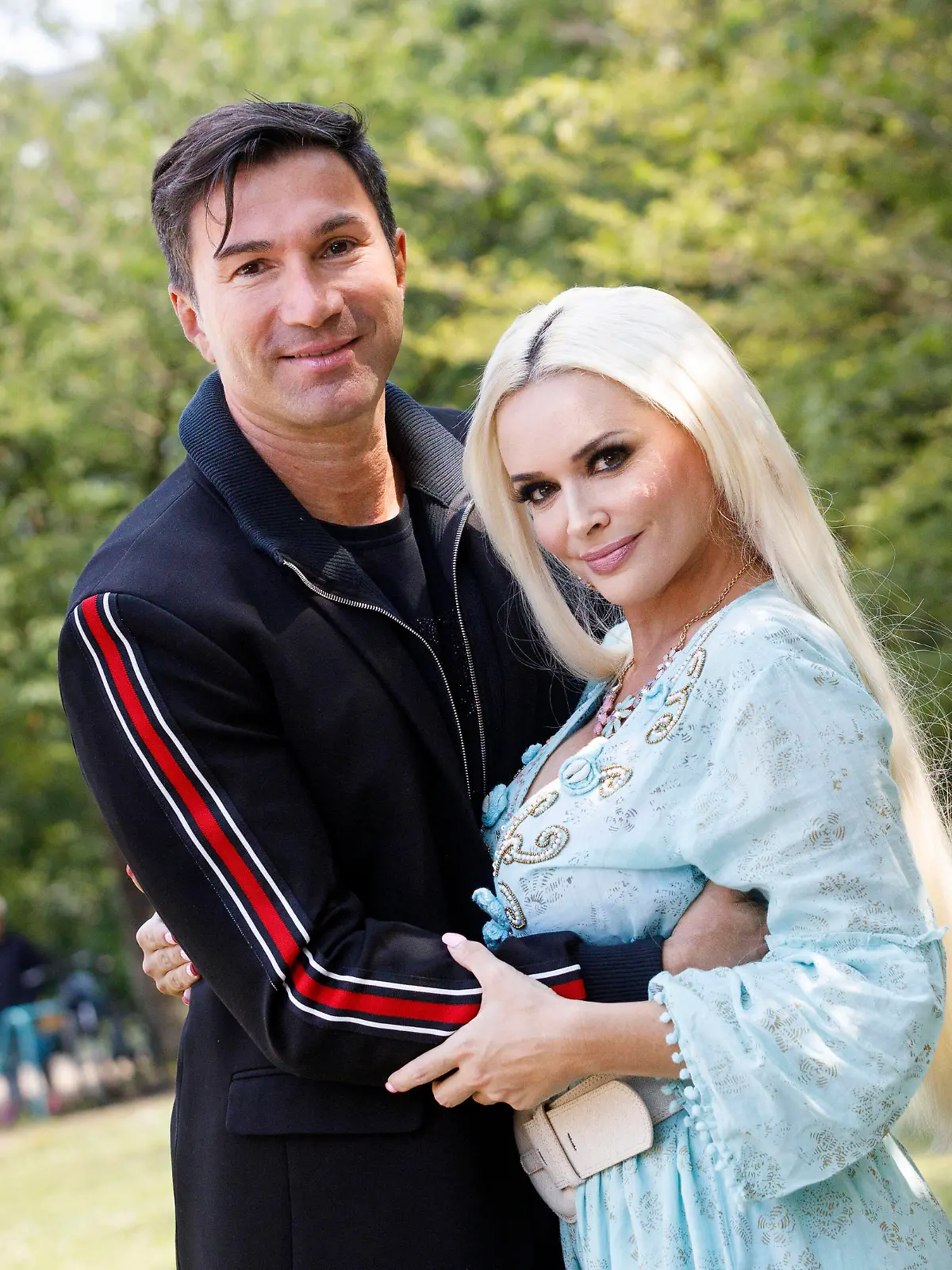  Daniela Katzenberger mit Ehemann Lucas Cordalis beim Fototermin zur der Präsentation ihres neuen Buches Die Mutti-Mafia - kann mich mal... gernhaben auf dem Spielplatz Mediapark. Köln, 13.07.202 *** Daniela Katzenberger with her husband Lucas Cordalis at the photo session for the presentation of her new book Die Mutti Mafia kann mich mal gernhaben haben on the playground Mediapark Köln, 13 07 202 Foto:xC.xHardtx/xFuturexImage