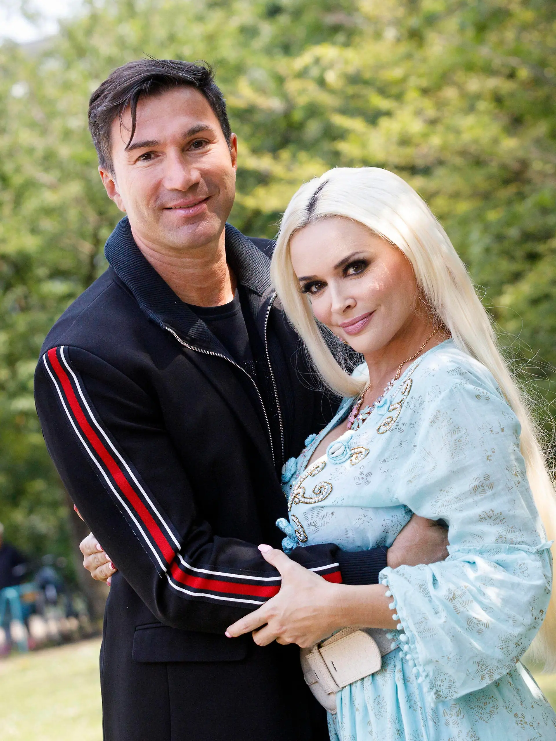  Daniela Katzenberger mit Ehemann Lucas Cordalis beim Fototermin zur der Präsentation ihres neuen Buches Die Mutti-Mafia - kann mich mal... gernhaben auf dem Spielplatz Mediapark. Köln, 13.07.202 *** Daniela Katzenberger with her husband Lucas Cordalis at the photo session for the presentation of her new book Die Mutti Mafia kann mich mal gernhaben haben on the playground Mediapark Köln, 13 07 202 Foto:xC.xHardtx/xFuturexImage