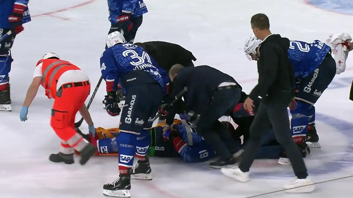 Brutale Szene in der DEL! Eishockey-Star mit Trage abtransportiert Große Sorge um Luke Esposito