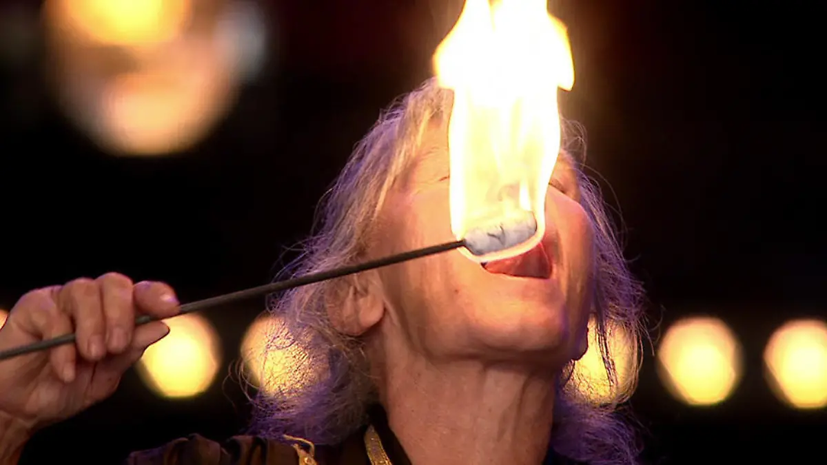 Guido findet die "brennende Oma nicht so toll" Das Supertalent 2014: Show 10