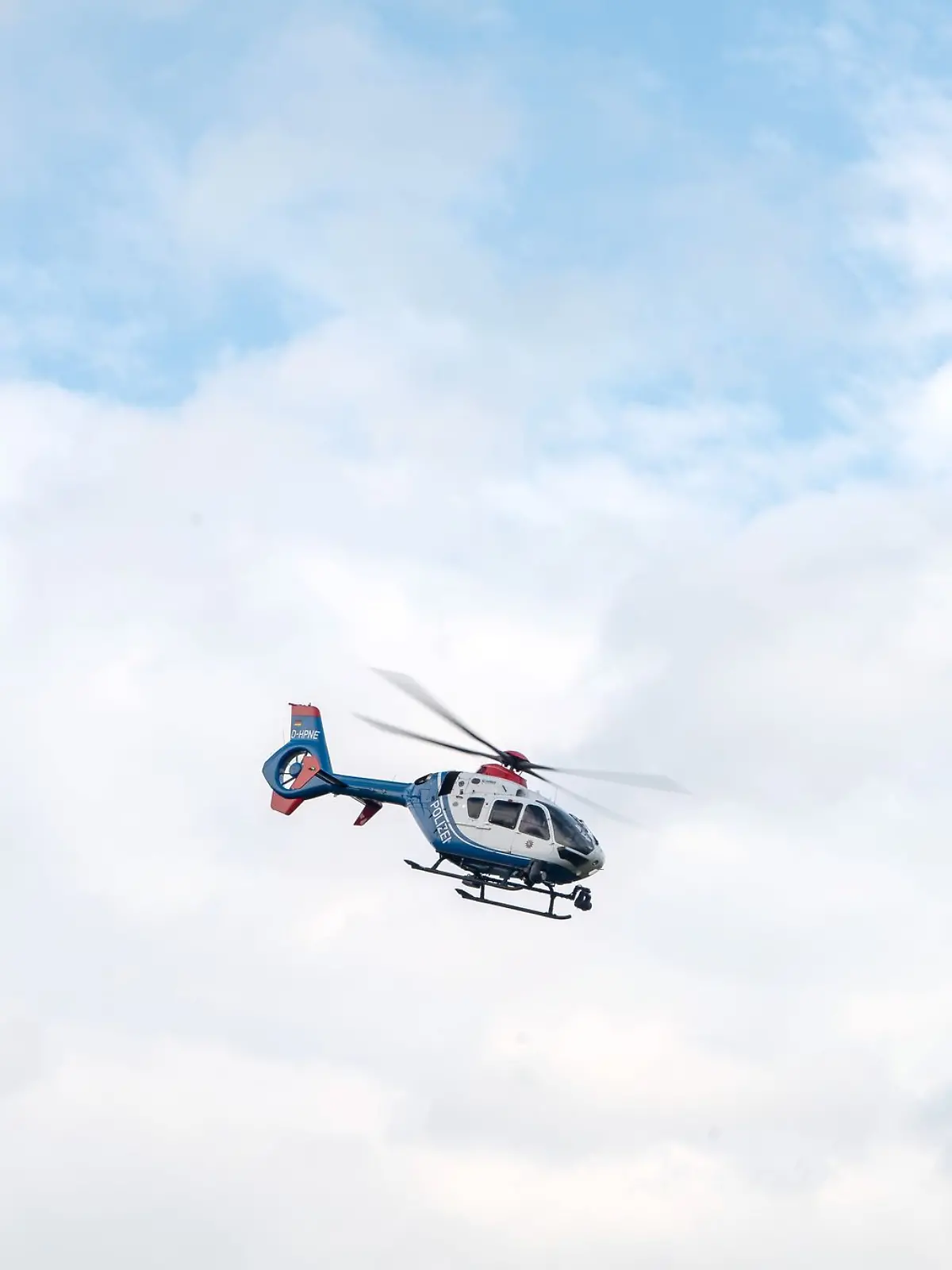 Bild zu: "Junge (6) vermisst! Sogar ein Polizeihubschrauber ist im Einsatz"