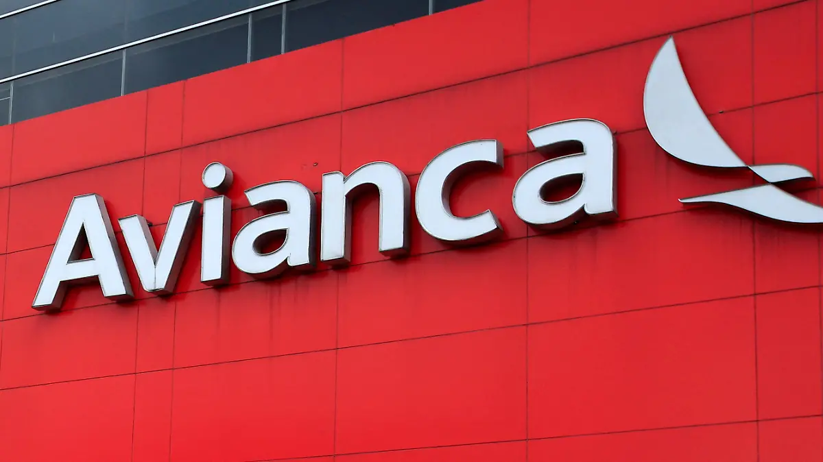 FILE PHOTO: A logo of aviation company Avianca is seen on the headquarters building Bogota, Colombia, June 3, 2016. REUTERS/John Vizcaino/File Photo
