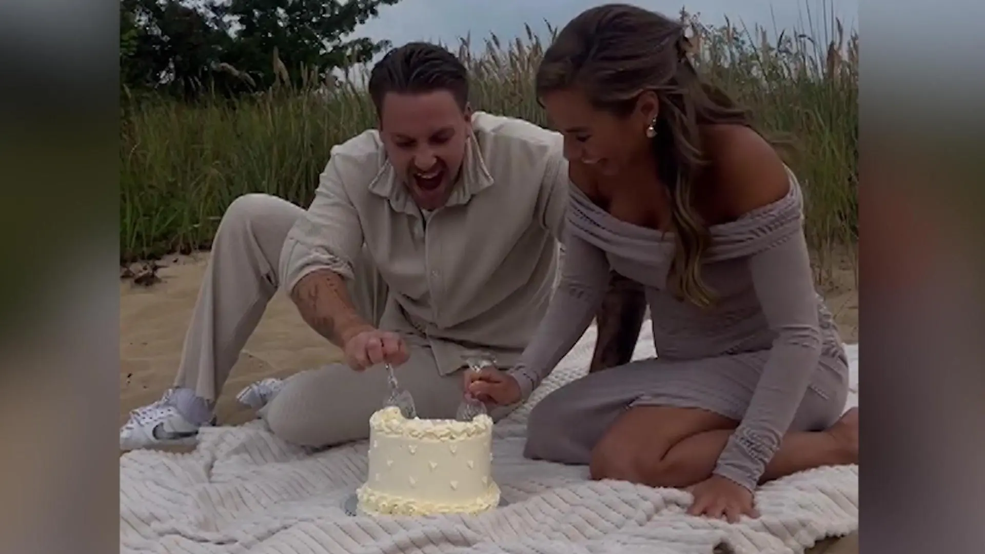 Bild von Die Torte verrät's! Reality-Stars enthüllen Geschlecht ihres Babys