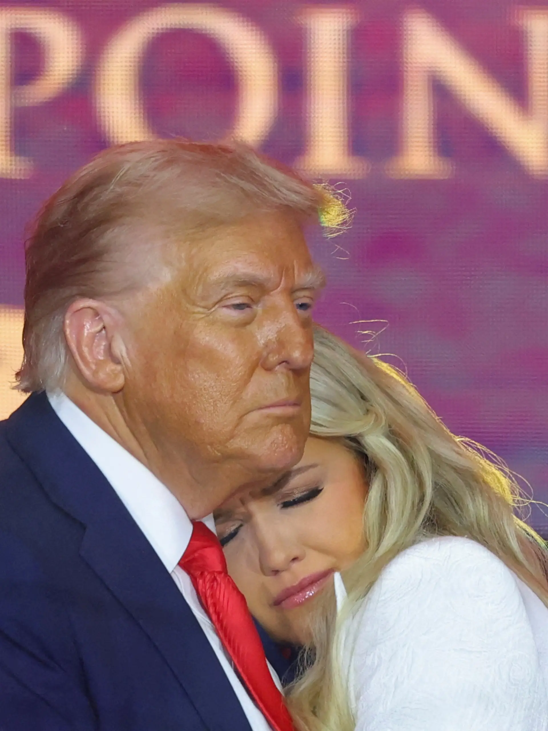Kirk-Witwe Erika (r.), Donald Trump