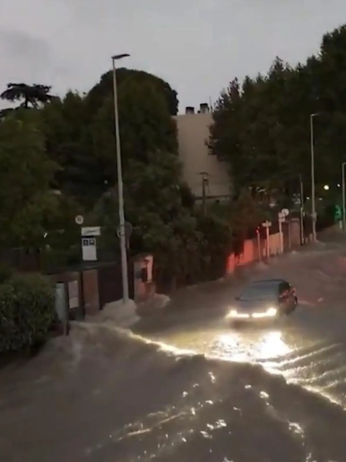 Bild zu: "Cote d'azur überschwemmt! Schwere Unwetter in französischer Touristenregion"