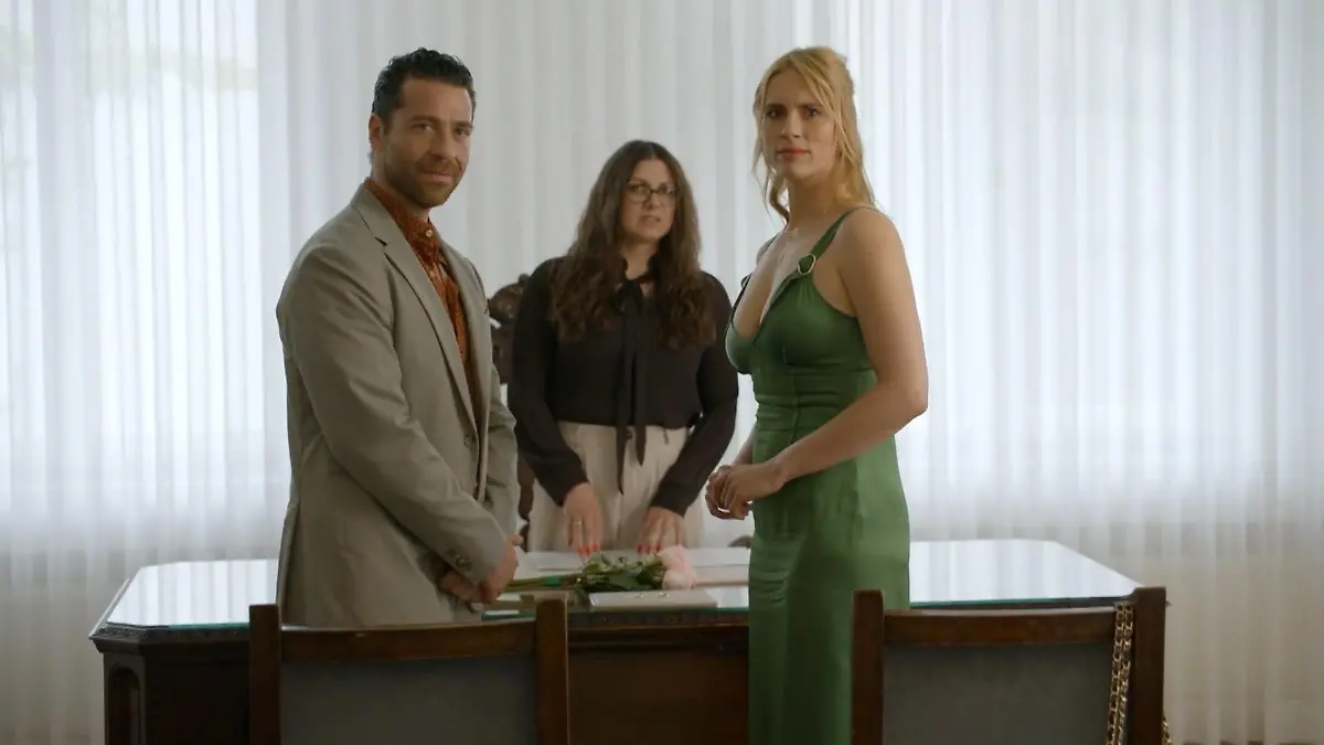 Carlos und Zoe auf dem Standesamt GZSZ-Spoiler!