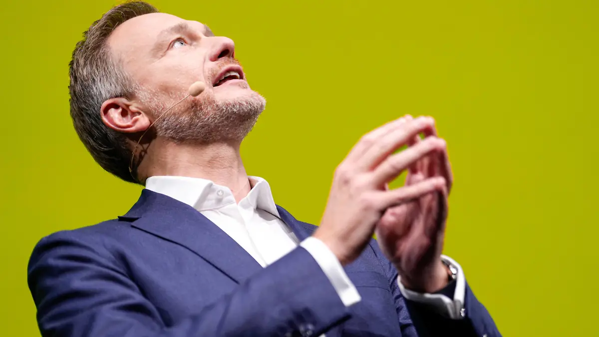 Dreikoenigstreffen der Freien Demokraten in Stuttgart Aktuell, 06.01.2023, Stuttgart, Bundesfinanzminister Christian Lindner FDP im Portrait bei der Dreikoenigskundgebung der Freien Demokraten im Opernhaus in Stuttgart Stuttgart Baden-Wuerttemberg Deutschland *** Dreikoenigstreffen of the Free Democrats in Stuttgart Current, 06 01 2023, Stuttgart, Federal Minister of Finance Christian Lindner FDP in the portrait at the Dreikoenigskundgebung of the Free Democrats in the opera house in Stuttgart Stuttgart Baden Wuerttemberg Germany