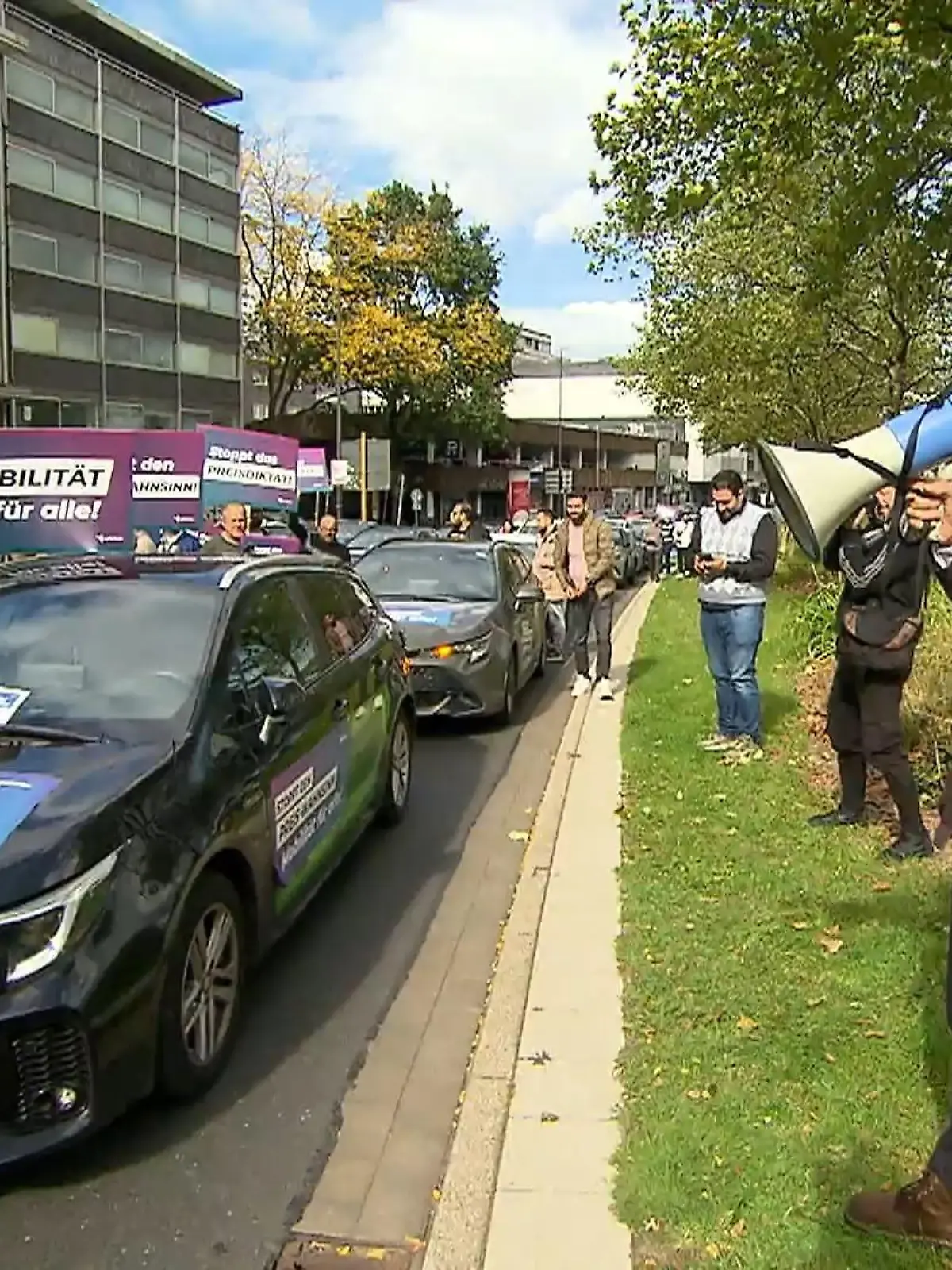 Bild zu: "Demo gegen Mindestpreise für Uber, Bolt und Co"