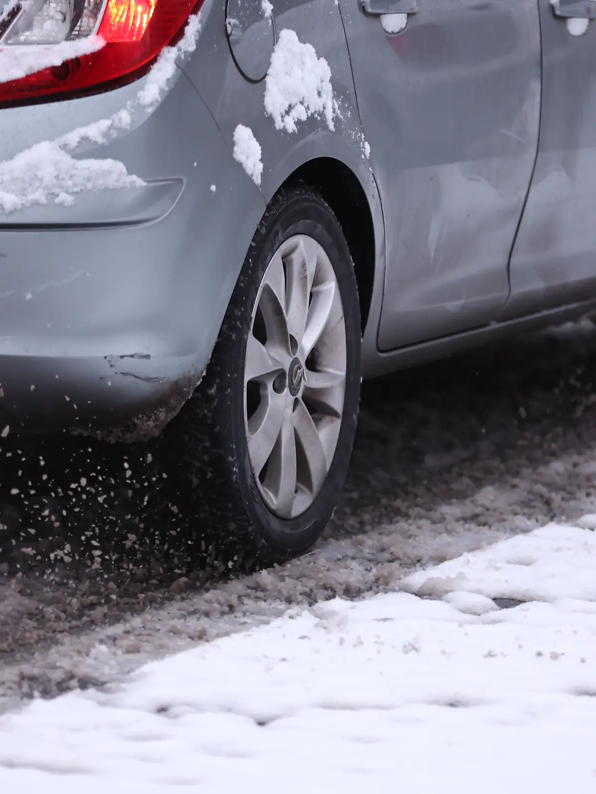 Der ADAC hat sich Winterreifen angeschaut, mit ernüchterndem Ergebnis. (Archivbild)