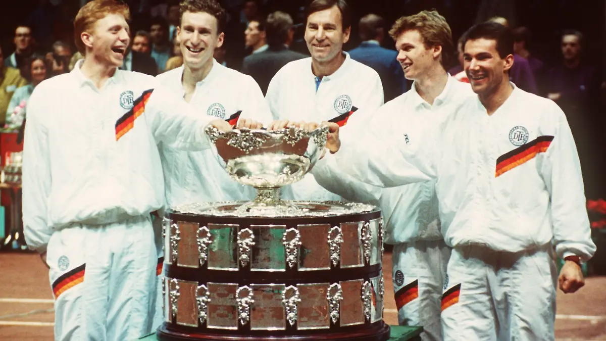 Das deutsche Tennisteam mit Boris Becker, Patrick Kühnen, Trainer Niki Pilic, Eric Jelen und Carl-Uwe Steeb