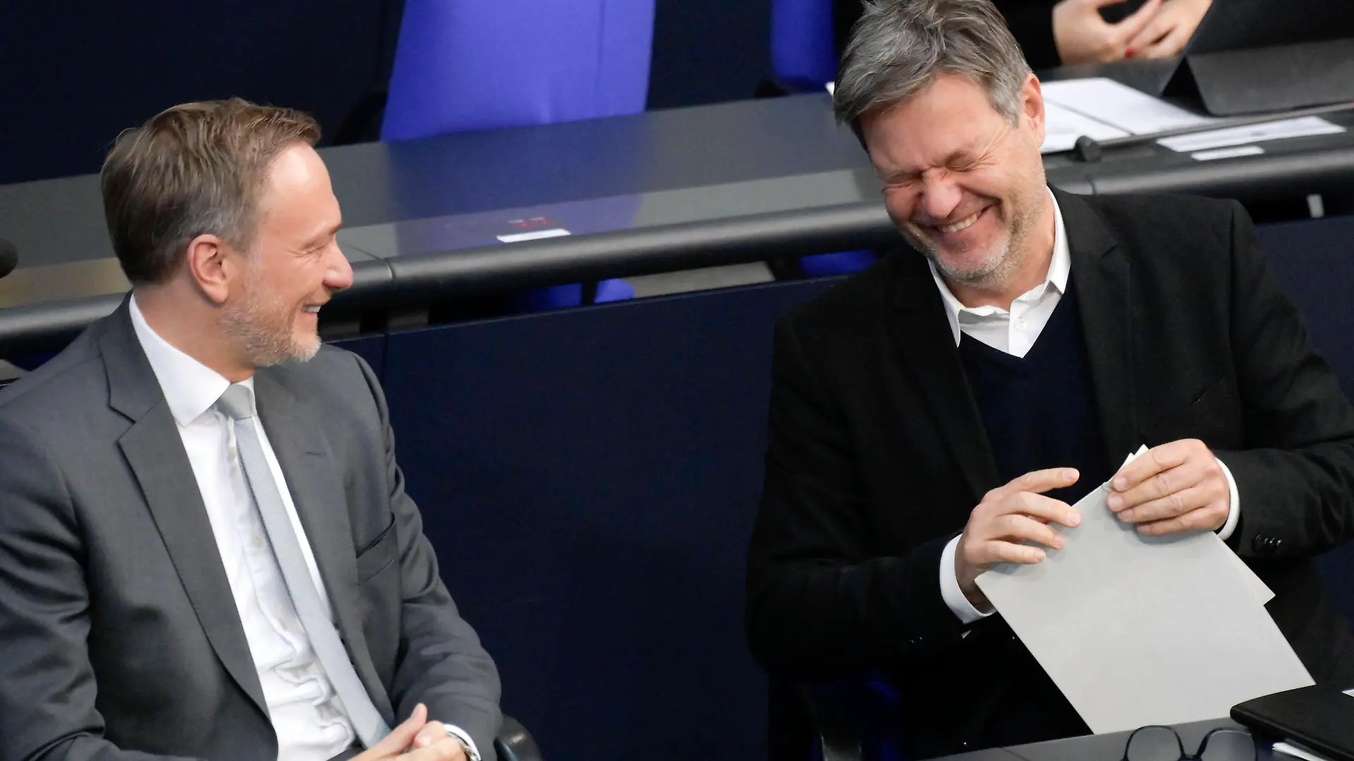 News Bilder des Tages Christian Lindner und Robert Habeck in der 75. Sitzung des Deutschen Bundestages im Reichstagsgebäude. Berlin, 14.12.2022 *** Christian Lindner and Robert Habeck at the 75 session of the German Bundestag in the Reichstag building Berlin, 14 12 2022. Foto:xF.xKernx/xFuturexImage