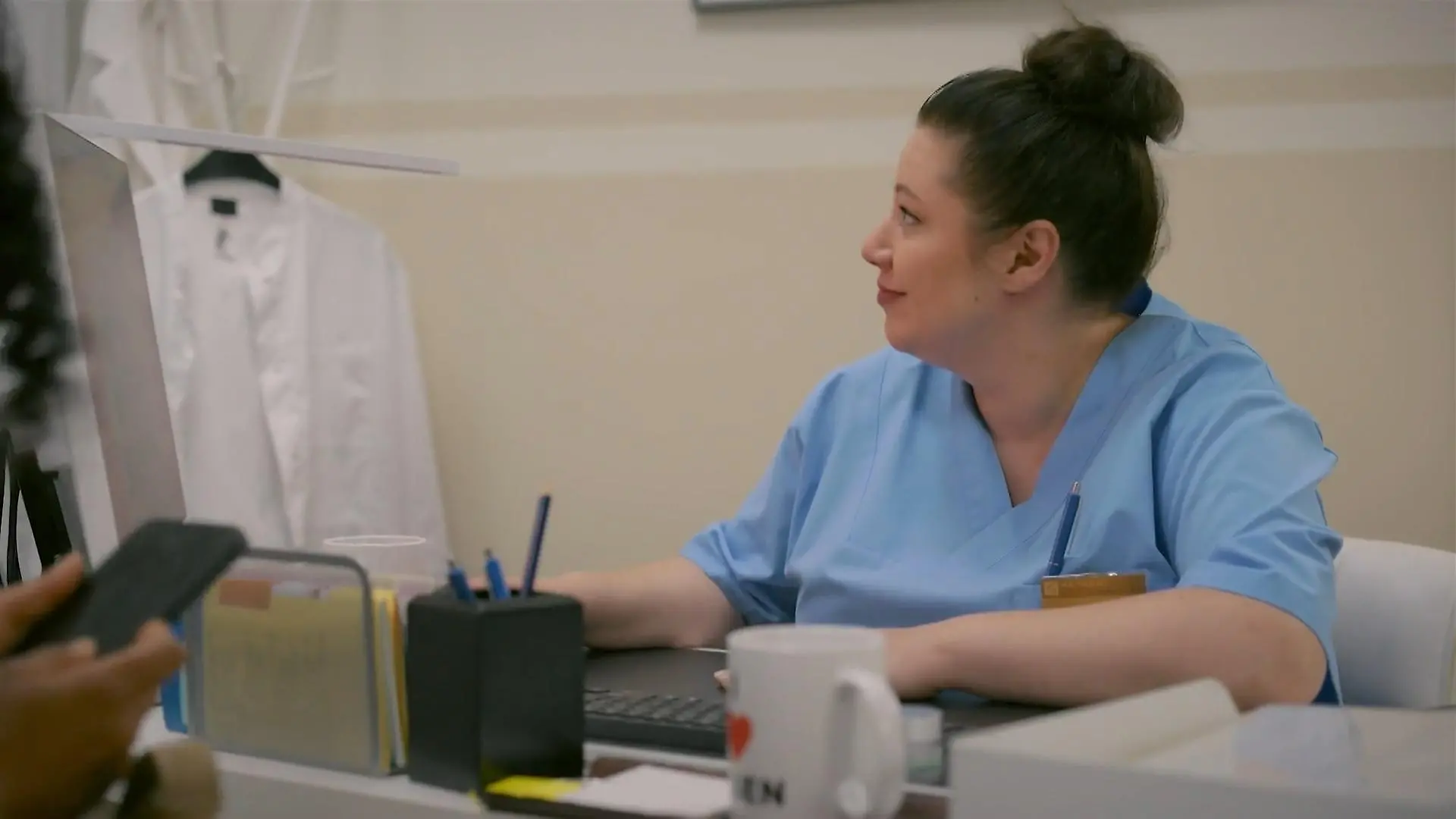 AWZ-Spoiler: Überraschung! ER taucht wieder in Essen auf