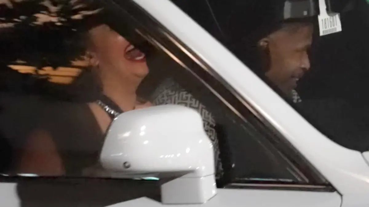 SONDERKONDITIONEN: MINDESTHONORAR: EXCLUSIVE: Actor Jamie Foxx opens the door of his Rolls Royce for "World Cup's hottest fan" Ivana Knoll after a night partying in Miami Beach, Florida. Around 4am on Thursday January 4th, Jamie and Ivana exited an afterparty at Forte Dei Marmi. The pair were laughing and joking with one another as he drove off with Ivana in the passenger seat. The pair were spotted at a New Years Eve party together and seem to be getting closer.
Pictured: Jamie Foxx,Ivana Knoll
Ref: SPL5513294 050123 EXCLUSIVE
Picture by: SplashNews.com



World Rights
