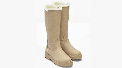 Gefütterter Stiefel mit hohem Schaft