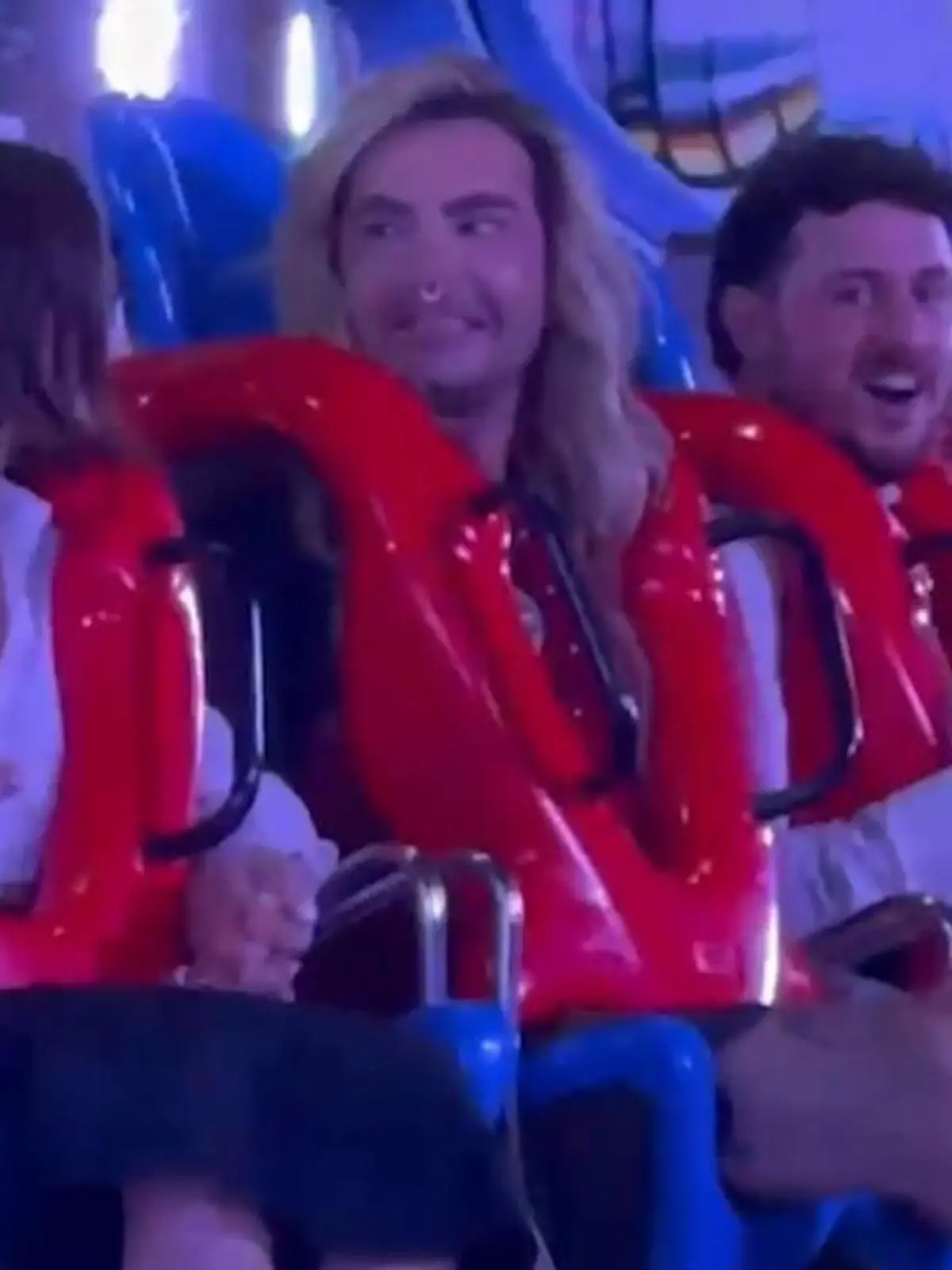 Bild zu: "Plötzlich Eiszeit? Jannik Kontalis und Bill Kaulitz schunkeln getrennt "