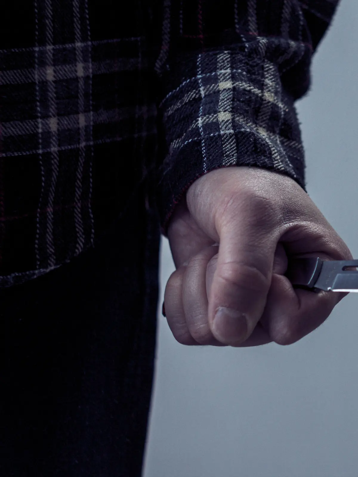 Mann mit Messer (Symbolfoto)