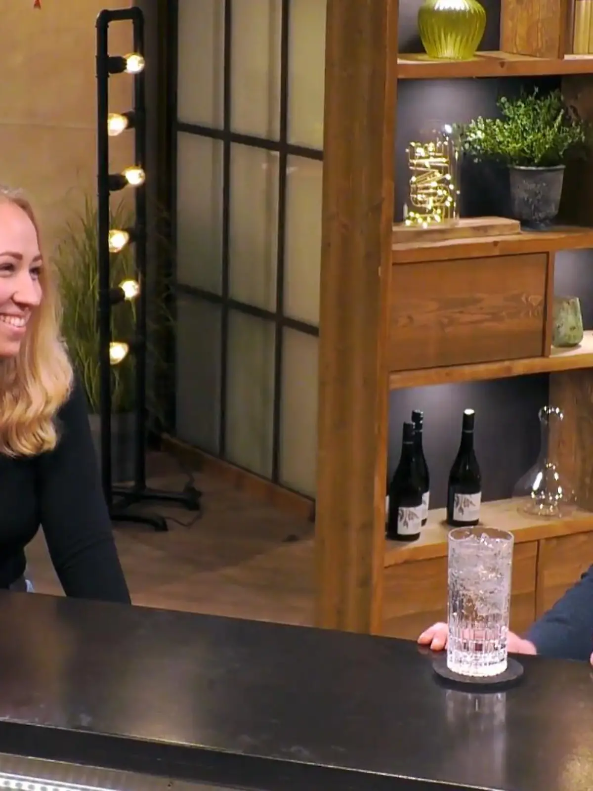 Bild zu: "Julia achtet besonders auf Hände und Unterarme"