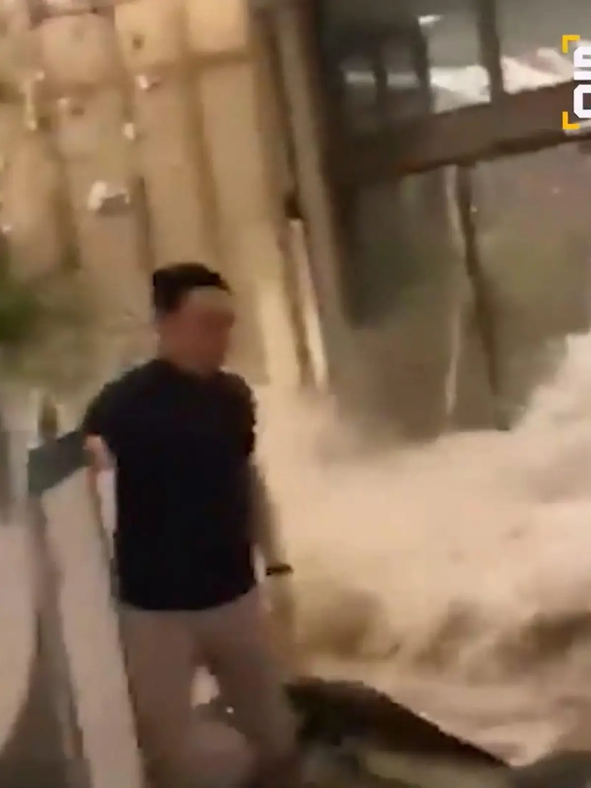 Bild zu: "Super-Taifun Ragasa wütet über Taiwan! Wassermassen überschwemmen Hotels"