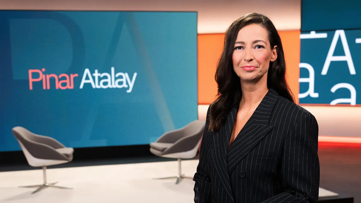 Pinar Atalay im Studio ihrer neuen Talksendung