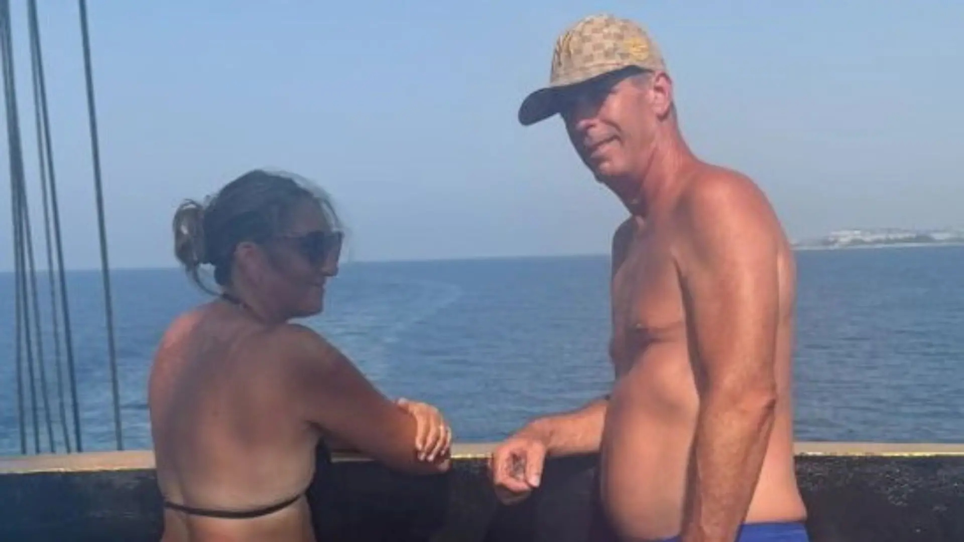 Mit seinen Kindern und Enkelkindern und mit seiner Frau ist Peter gemeinsam auf dem Boot.