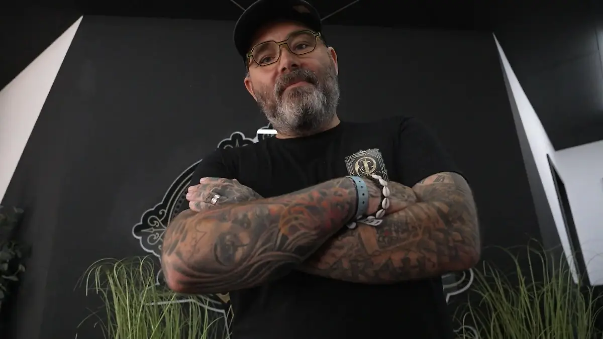 Er rettet misslungene Tätowierungen Tattoo-Studio Premium Ink