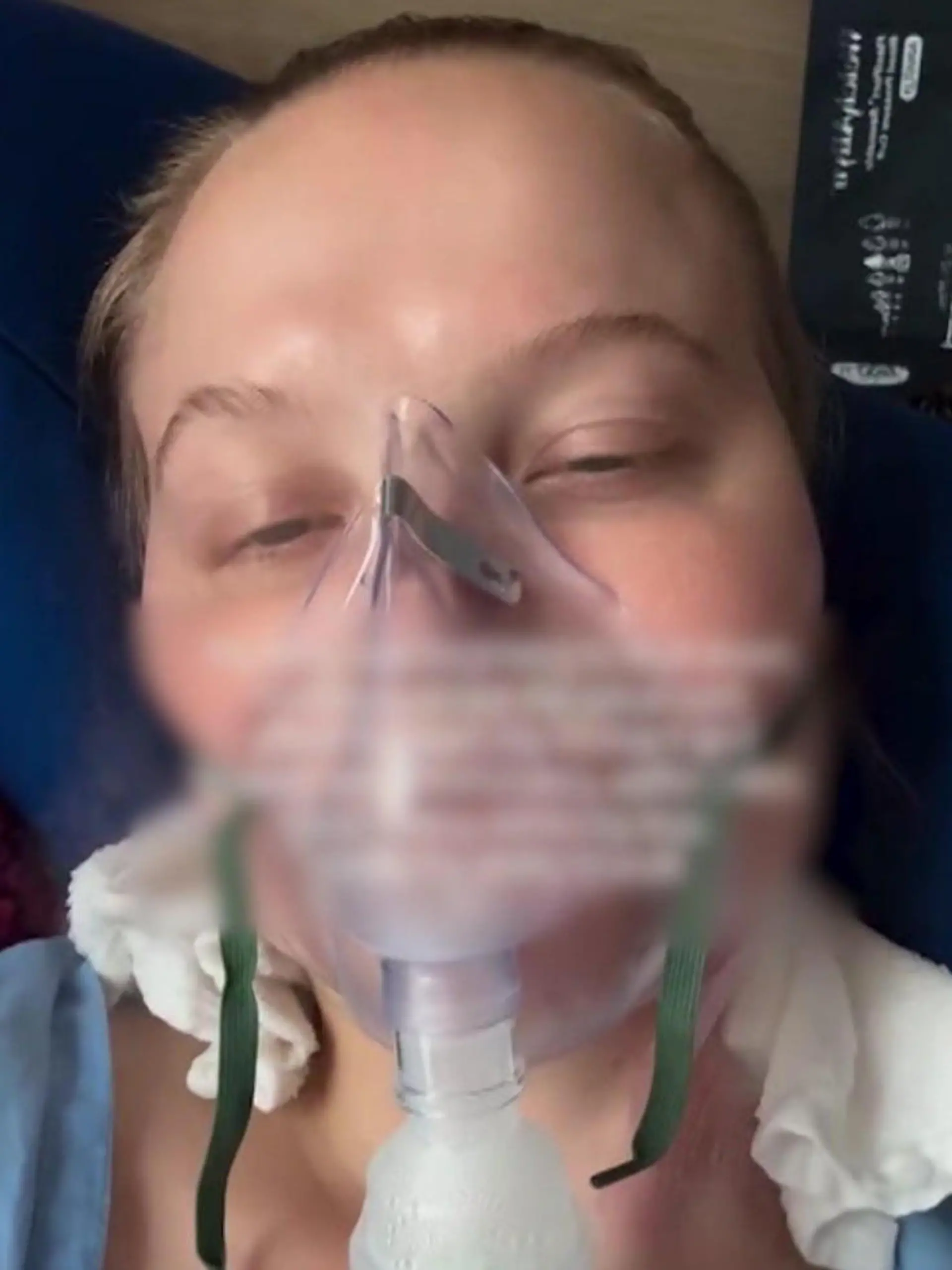 Bild zu: "Schwarzer Fleck im Auge – dann kämpft Ebonie (29) plötzlich um ihr Leben!"