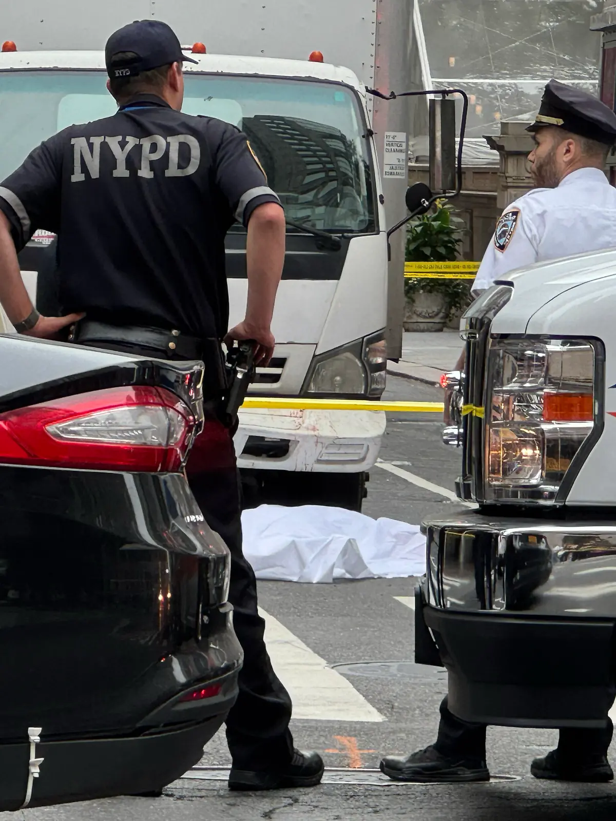 Polizisten sichern den Unglücksort in Manhattan 